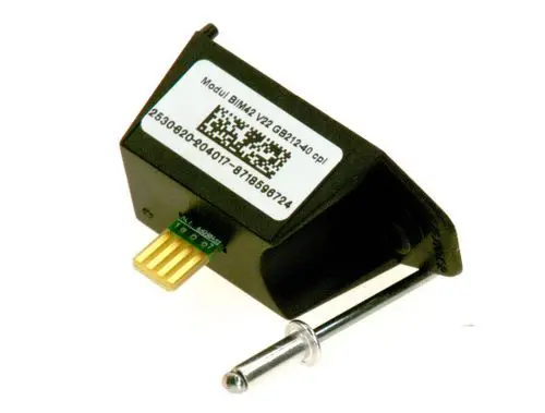 Schwarzes Bosch Modul mit gelben Steckanschlüssen und Metallstift, versehen mit einem Barcode und verschiedenen Kennzeichnungen auf der Oberseite.